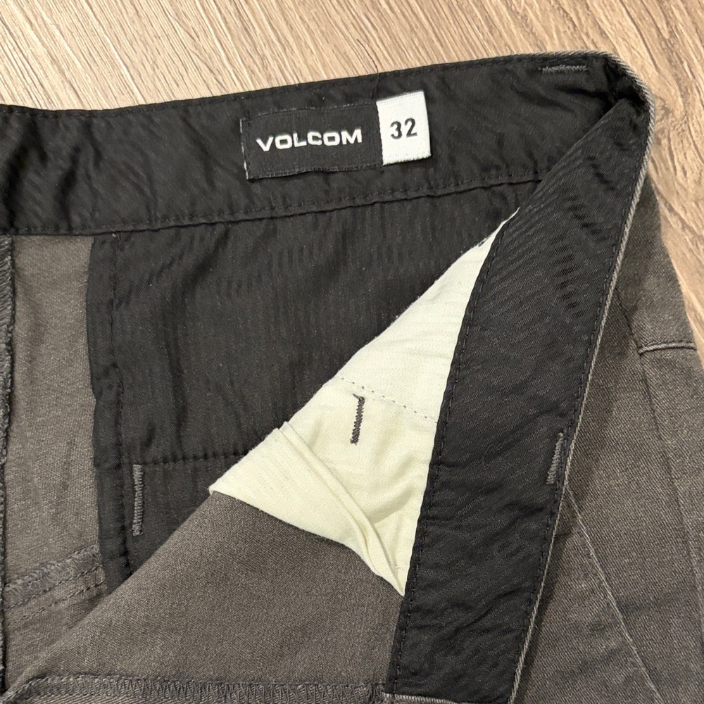 Volcom skate shorts - Picture 3 of 3